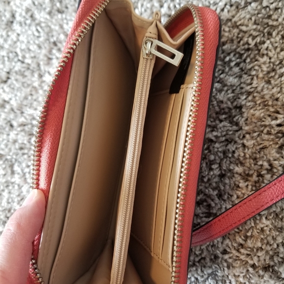 GUESS Wallet - Picture 2 of 3